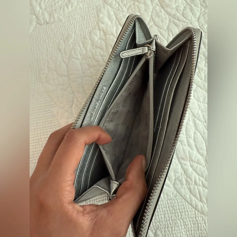 Michael Kors Zip Wallet - Picture 10 of 11